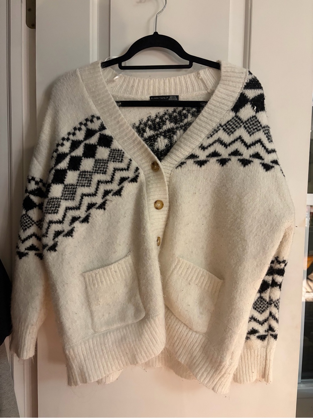 Cozy Ivory & Black Patterned V-Neck Cardigan Sweater size large petite